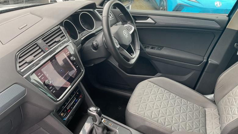 Volkswagen Tiguan 2.0 TDI Life 5dr DSG Diesel Estate